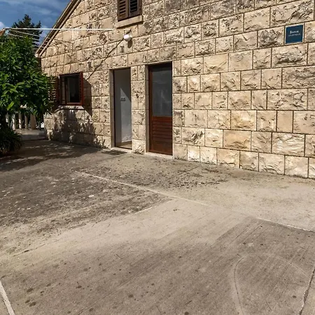 Apartment Apartments By The Sea Sumartin, Brac - 758 Sumartin